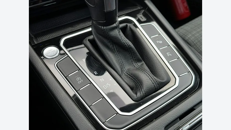 VOLKSWAGEN Passat -