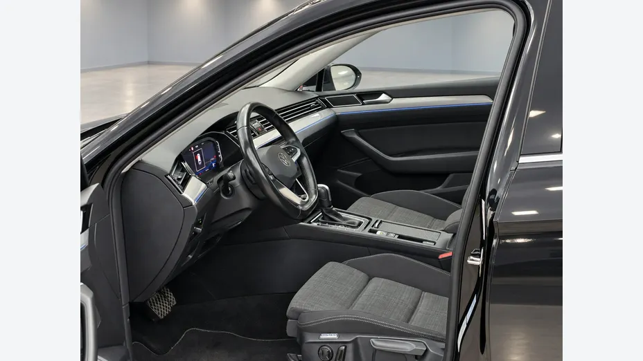 VOLKSWAGEN Passat -