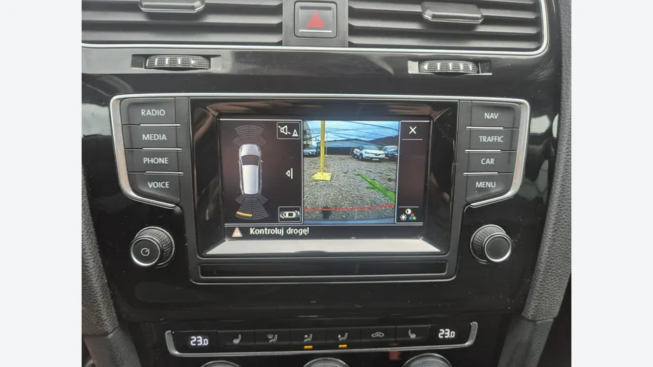 VOLKSWAGEN Golf -
