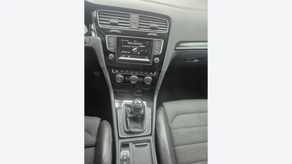 VOLKSWAGEN Golf -