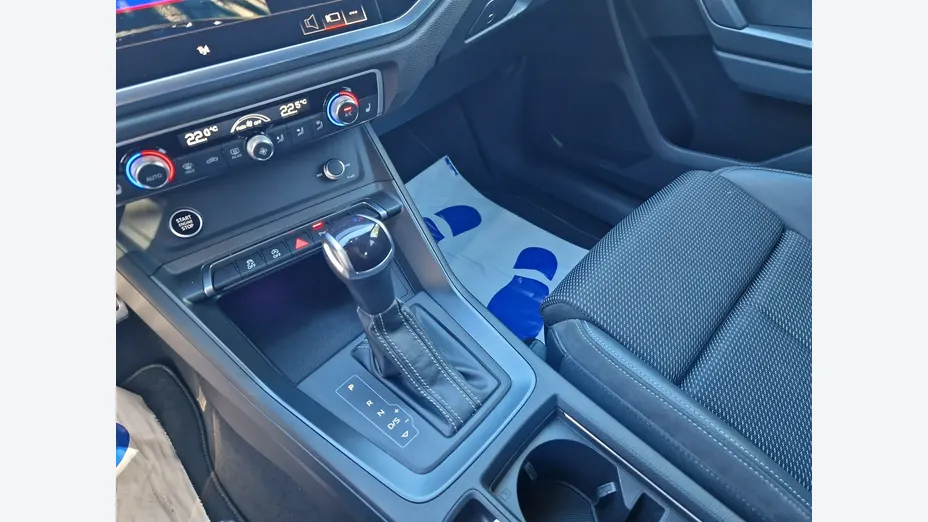 AUDI Q3 -