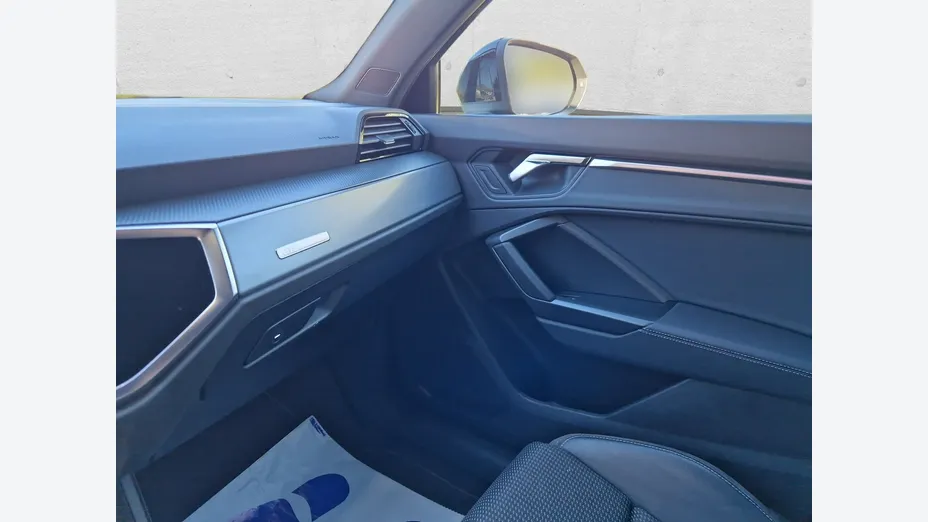AUDI Q3 -