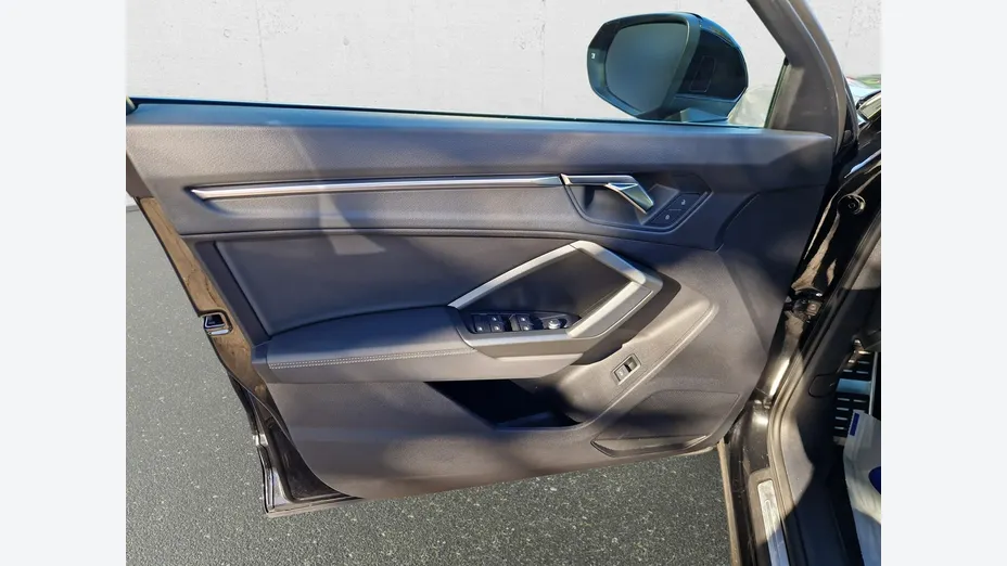 AUDI Q3 -
