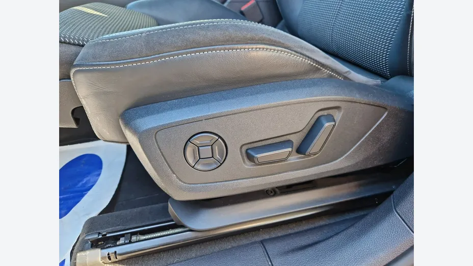 AUDI Q3 -