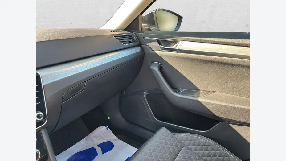 SKODA Superb -
