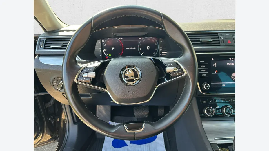 SKODA Superb -