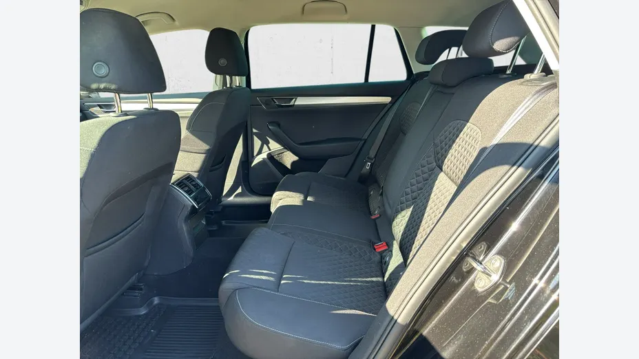 SKODA Superb -