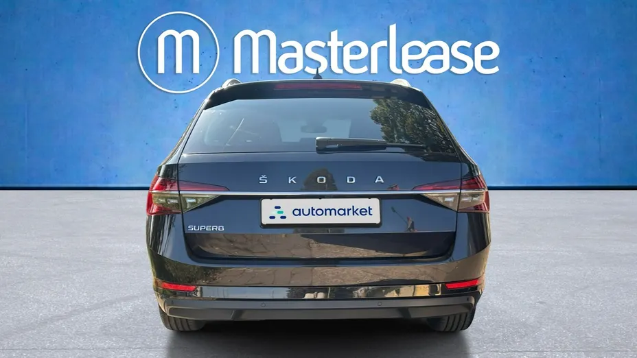 SKODA Superb -