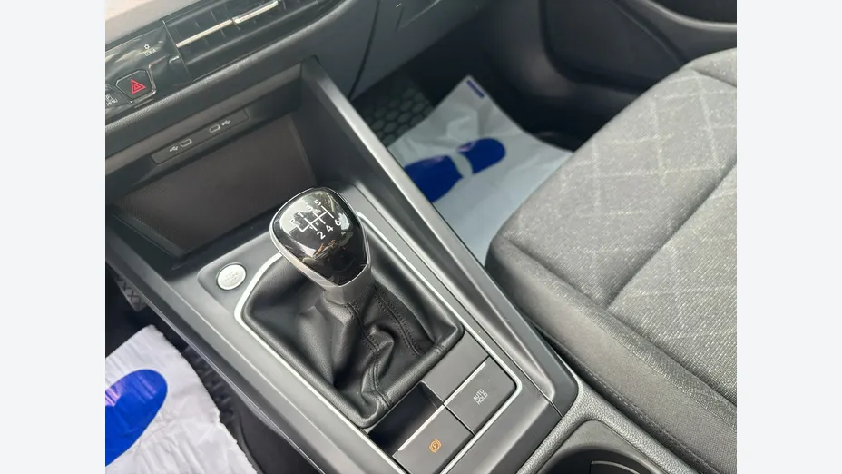 VOLKSWAGEN Golf -