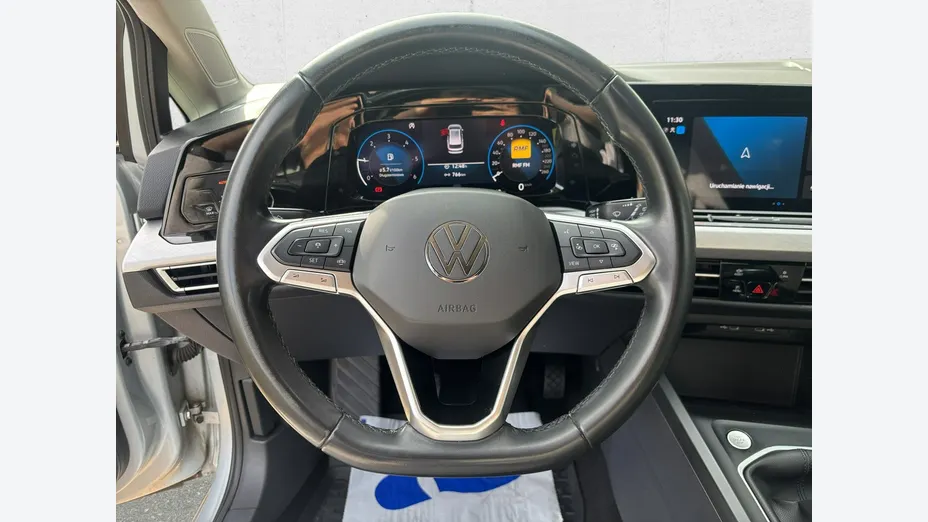 VOLKSWAGEN Golf -
