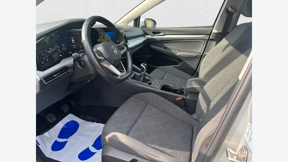 VOLKSWAGEN Golf -