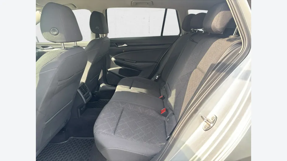 VOLKSWAGEN Golf -