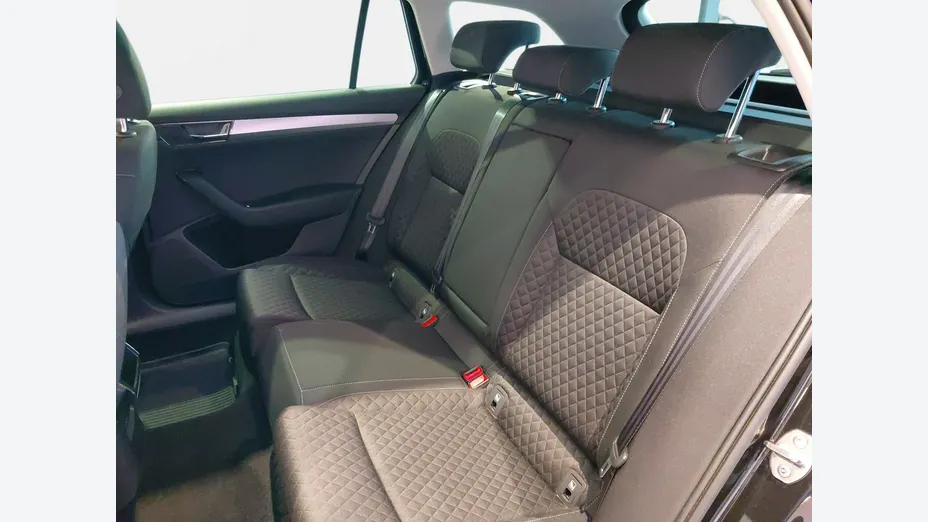 SKODA Superb -