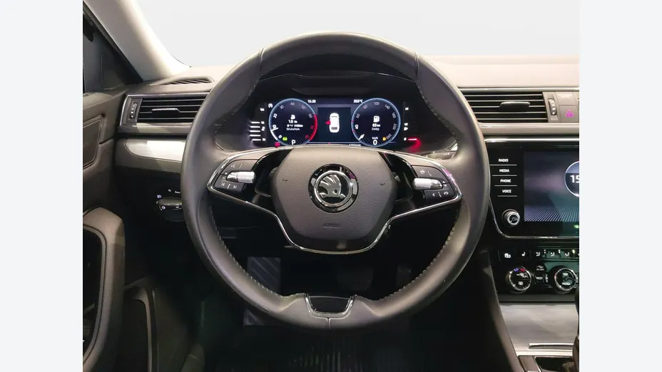 SKODA Superb -