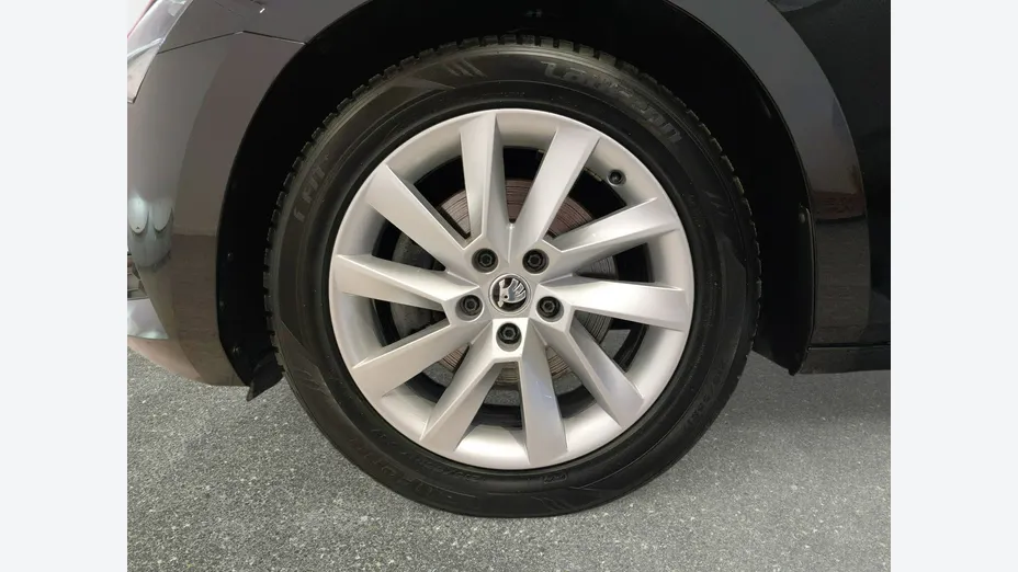 SKODA Superb -