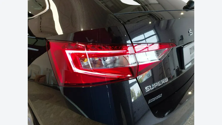 SKODA Superb -