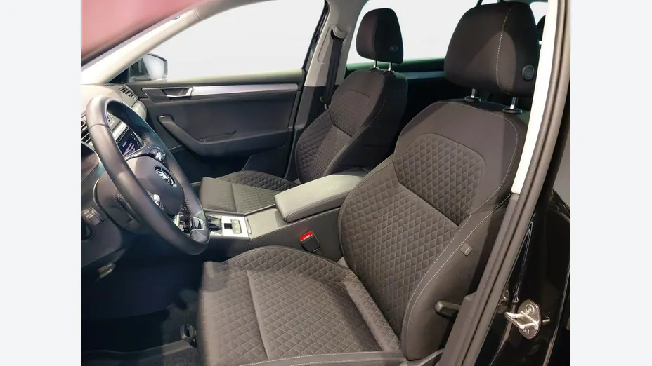 SKODA Superb -