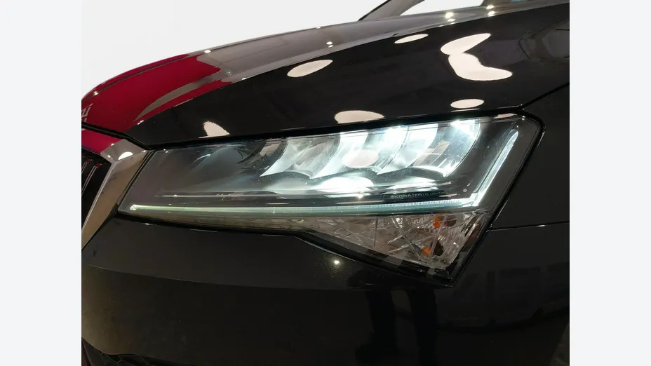 SKODA Superb -