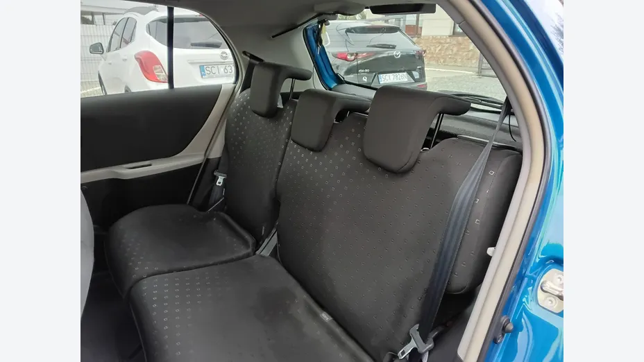 TOYOTA Yaris -