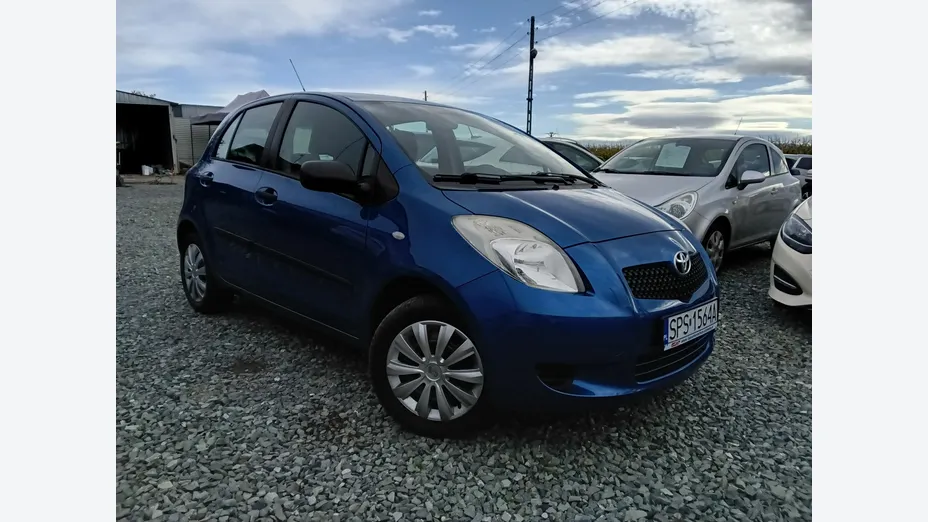 TOYOTA Yaris -