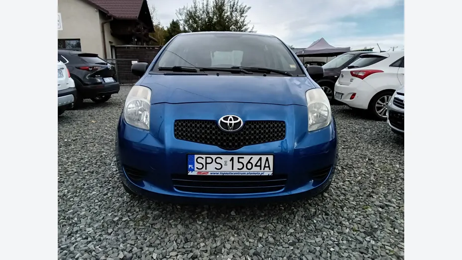 TOYOTA Yaris -