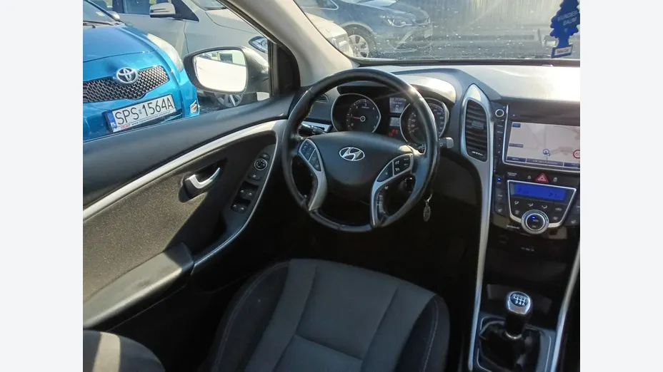 HYUNDAI i30 -