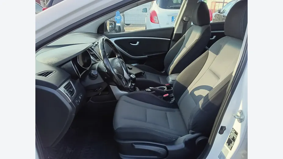 HYUNDAI i30 -
