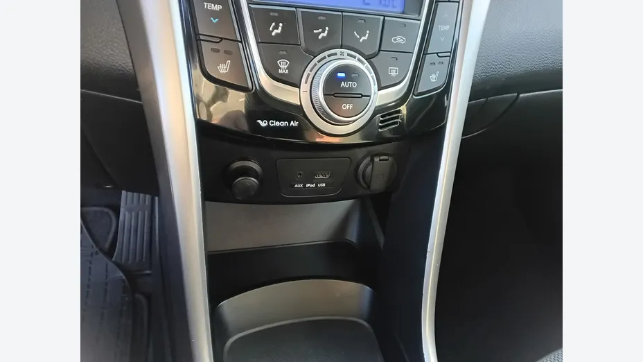 HYUNDAI i30 -