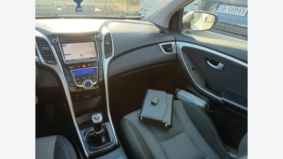 HYUNDAI i30 -