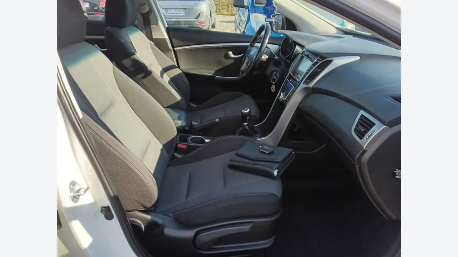 HYUNDAI i30 -