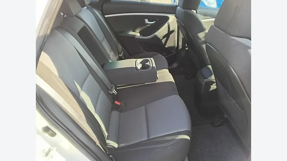 HYUNDAI i30 -