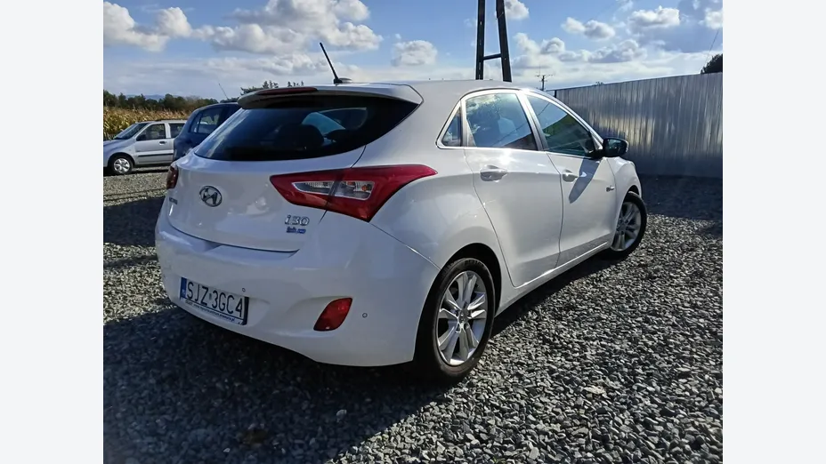 HYUNDAI i30 -