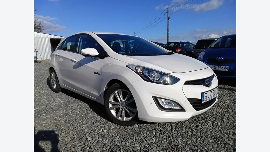 HYUNDAI i30 -