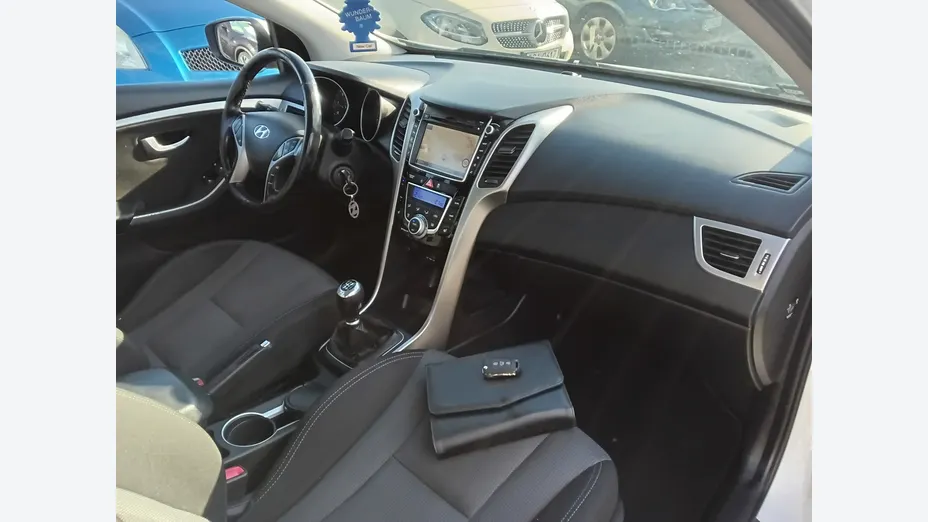 HYUNDAI i30 -
