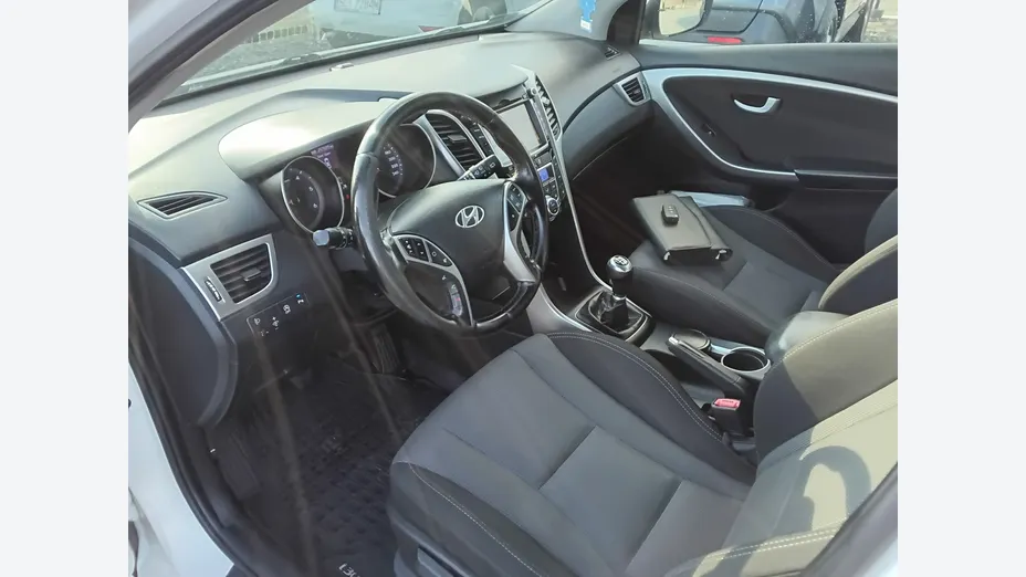 HYUNDAI i30 -