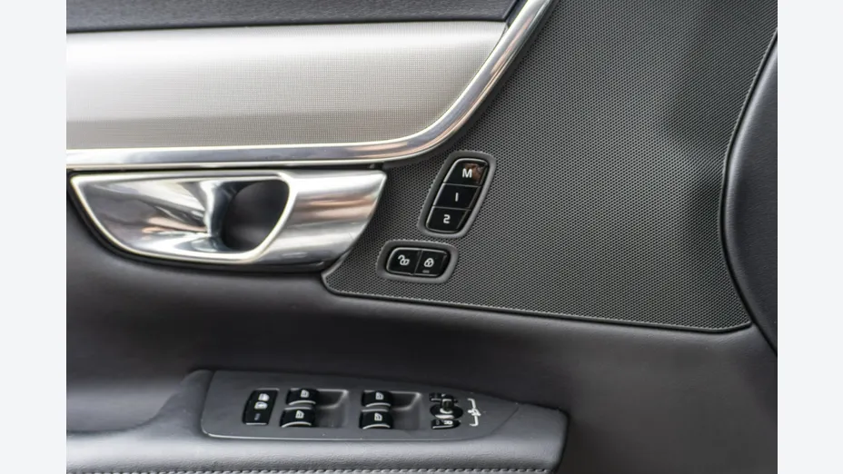 VOLVO V90 -
