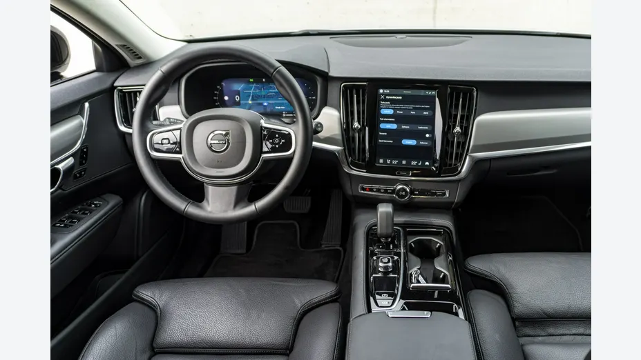 VOLVO V90 -