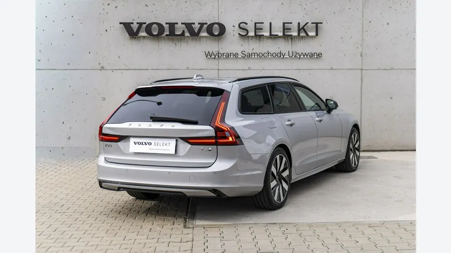 VOLVO V90 -