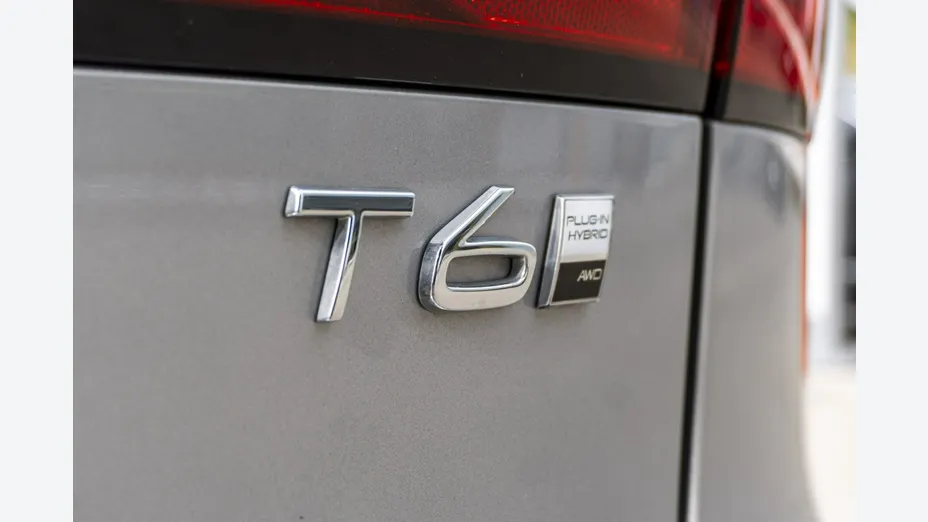 VOLVO V90 -