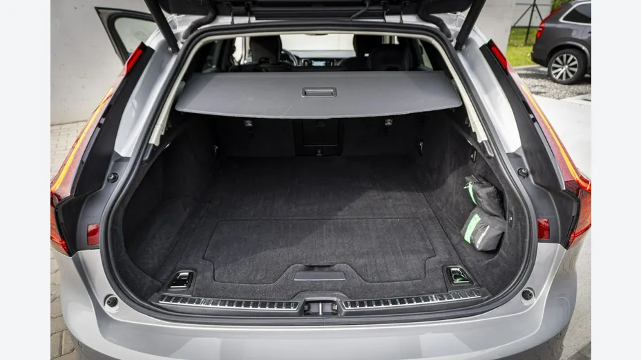 VOLVO V90 -