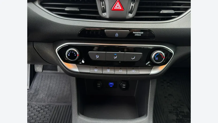 HYUNDAI i30 -