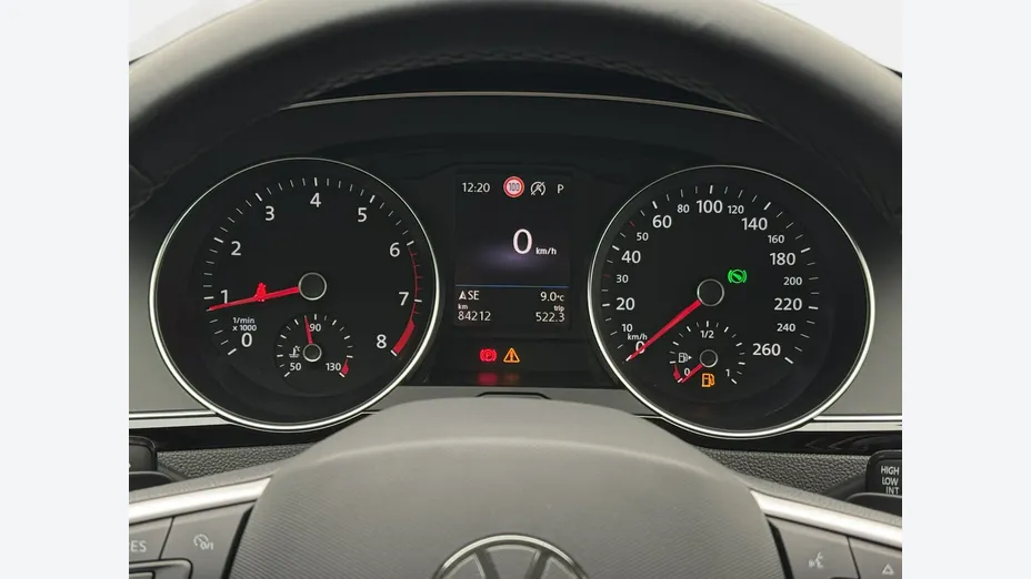 VOLKSWAGEN Passat -