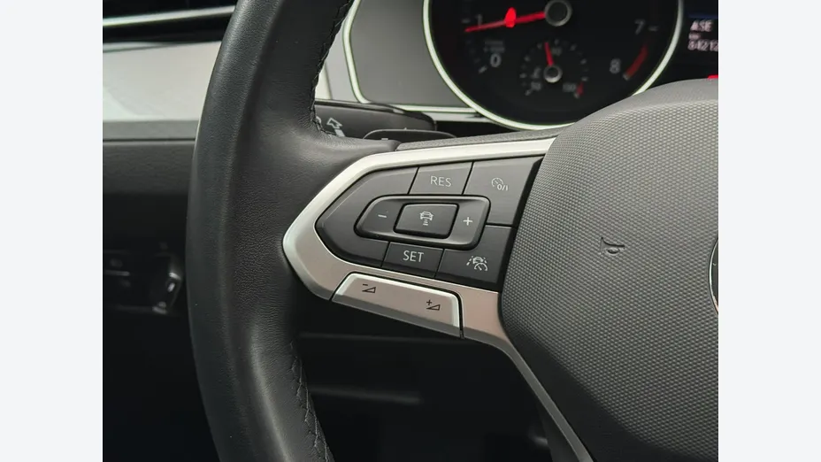 VOLKSWAGEN Passat -