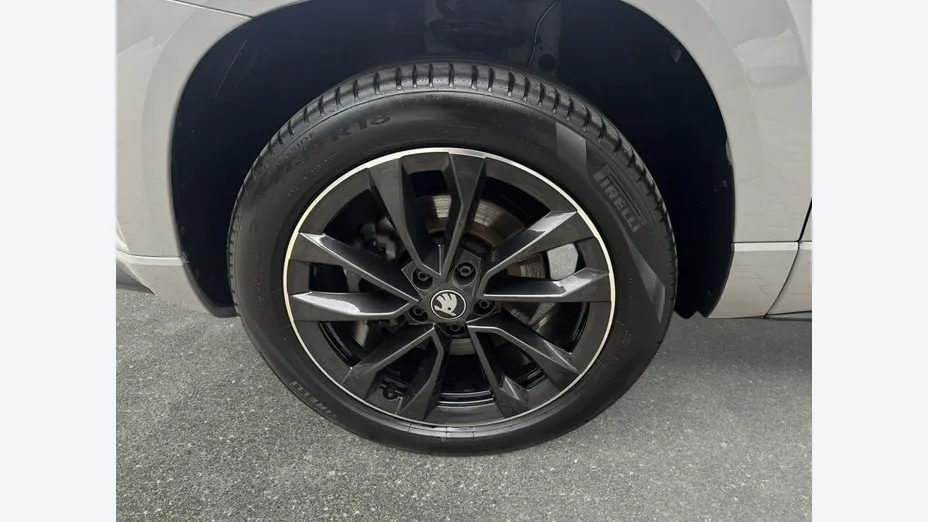 SKODA Karoq -