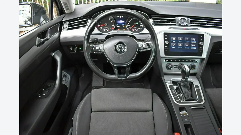 VOLKSWAGEN Passat -