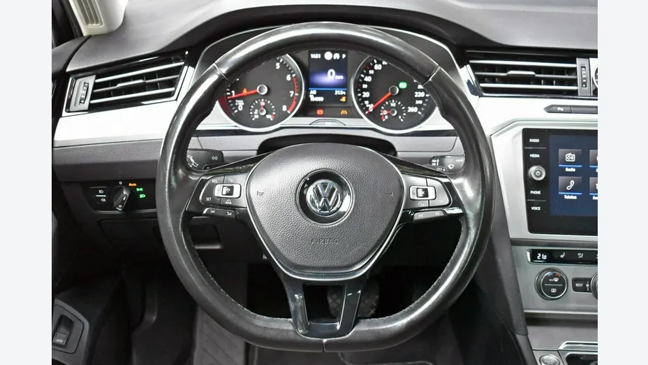 VOLKSWAGEN Passat -