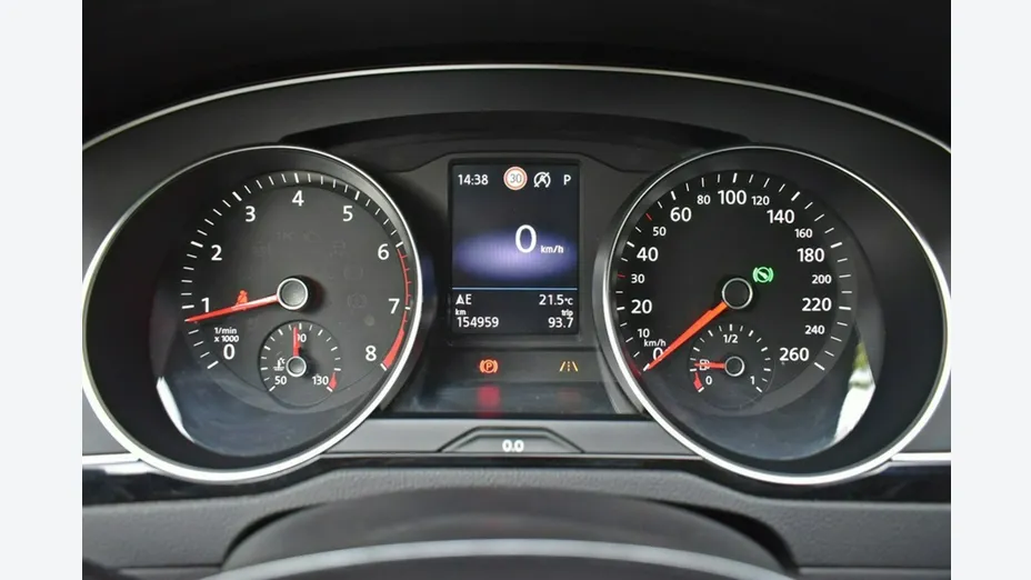 VOLKSWAGEN Passat -
