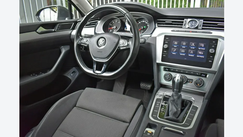VOLKSWAGEN Passat -