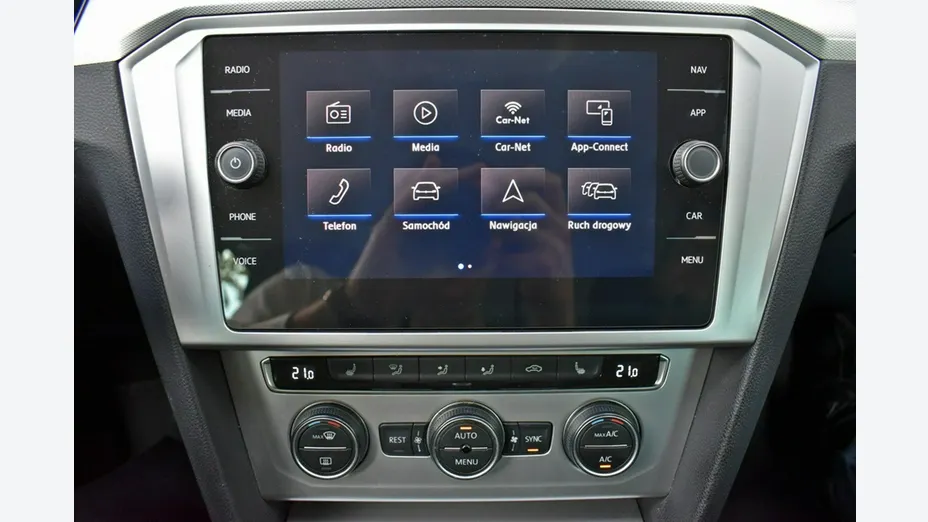 VOLKSWAGEN Passat -