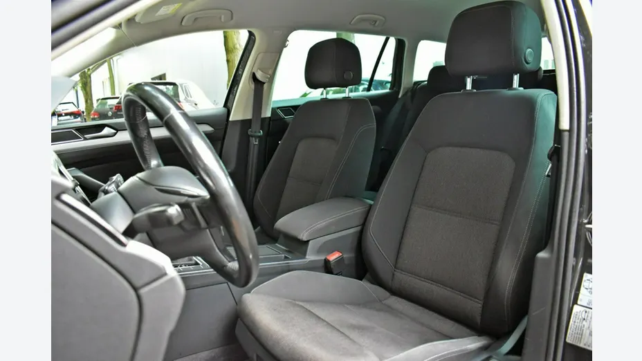 VOLKSWAGEN Passat -